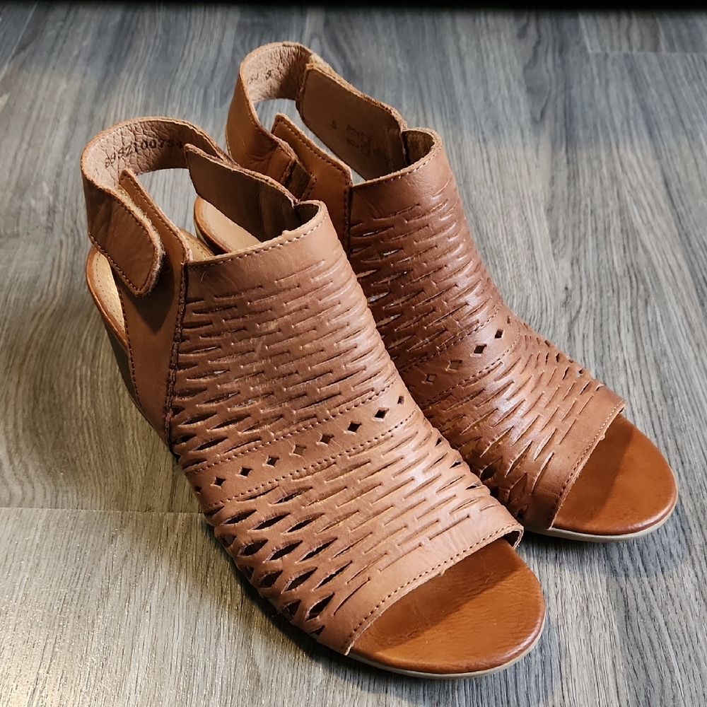 Remonte light brown perforated block heeled sandals, size 38
